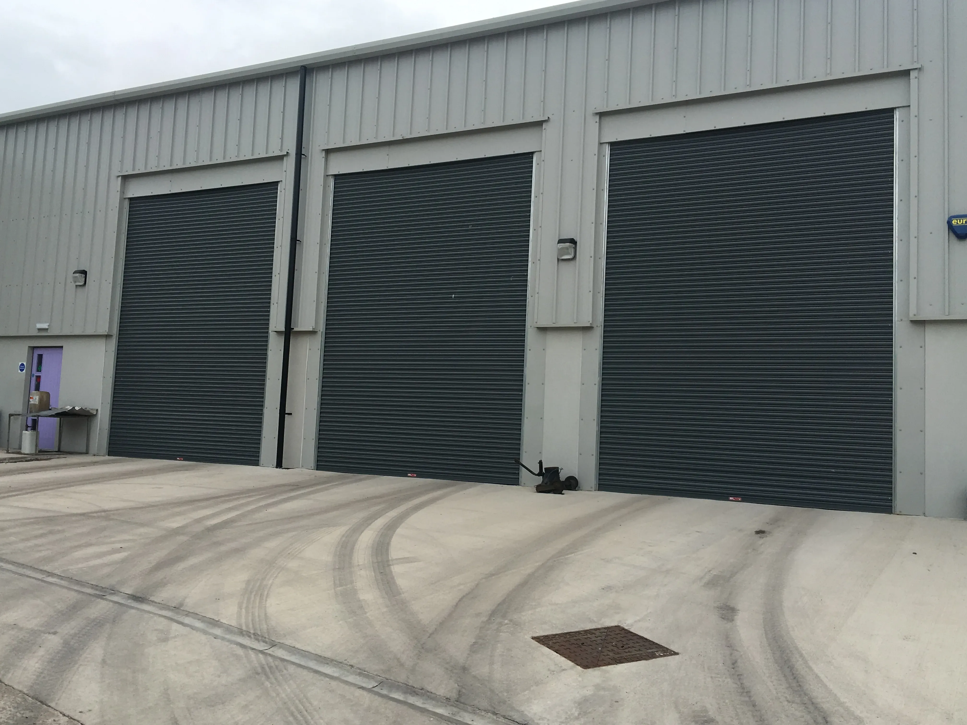 Industrial sectional doors